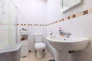 En-Suite 2- click for photo gallery